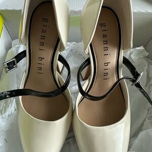 Gianni Bini Cream Heels Elegant Design